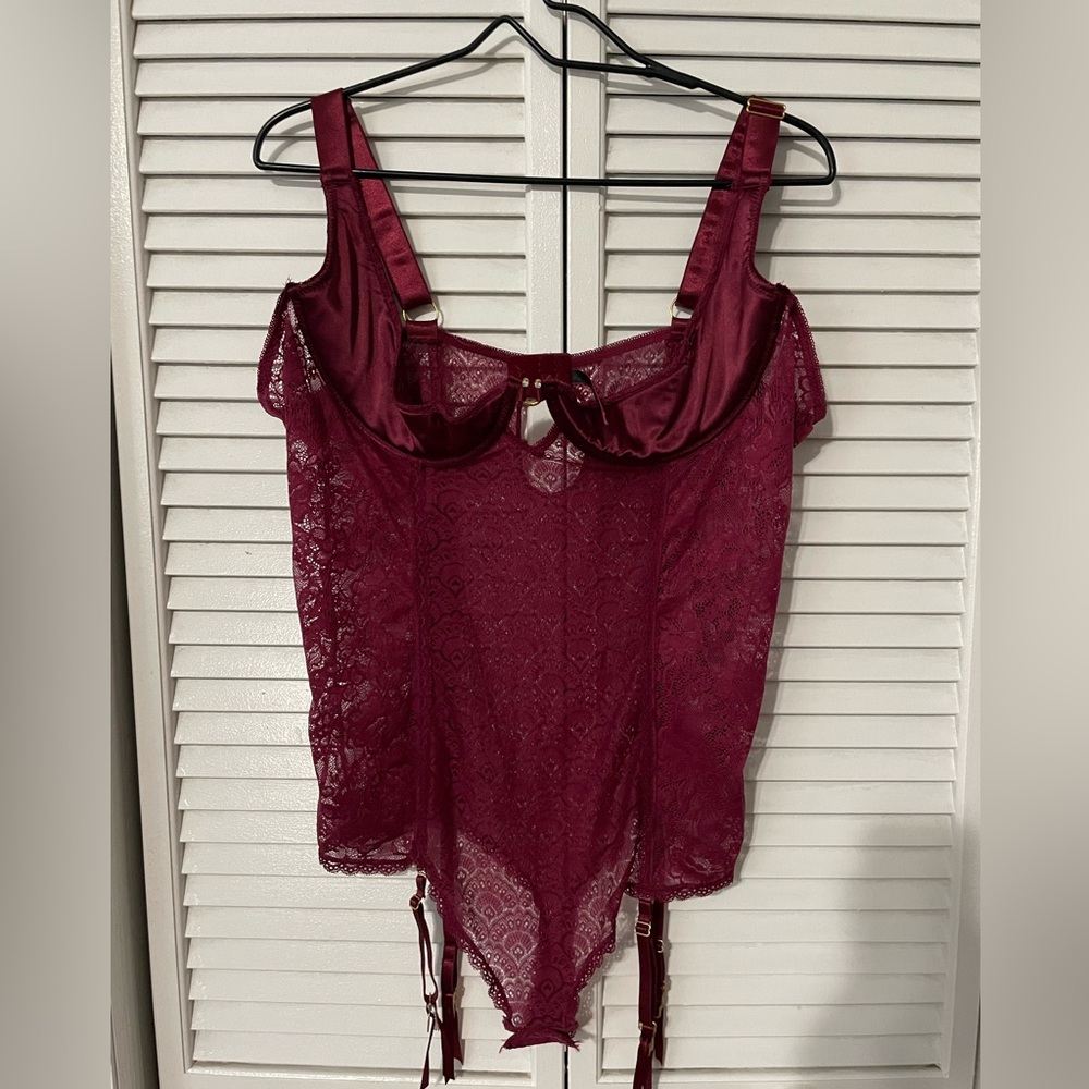 1x D cup burgundy teddy 40-42 Dd
